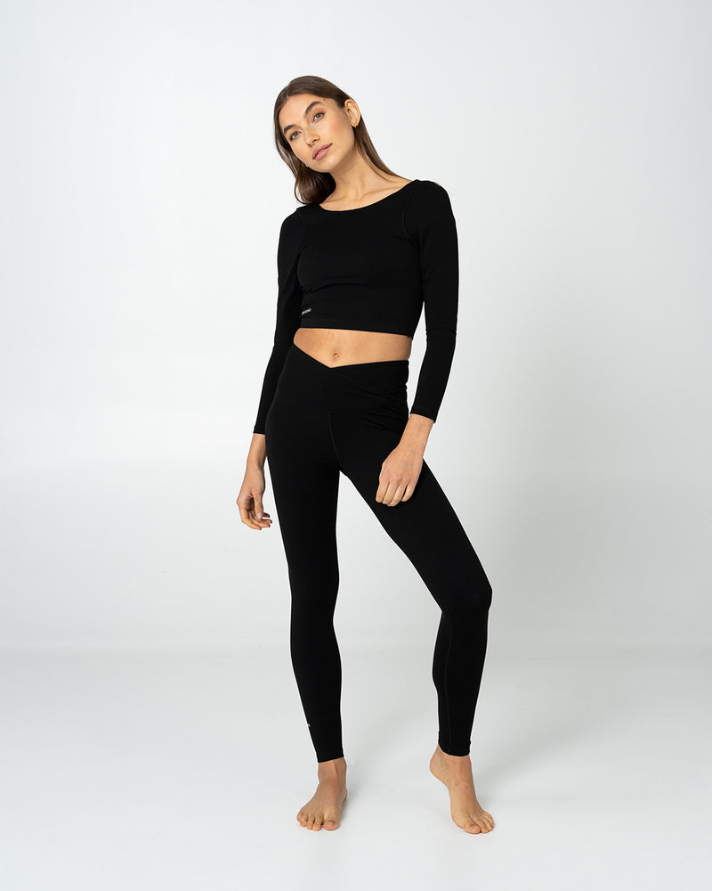 Essential Cropped Longsleeve Night Black